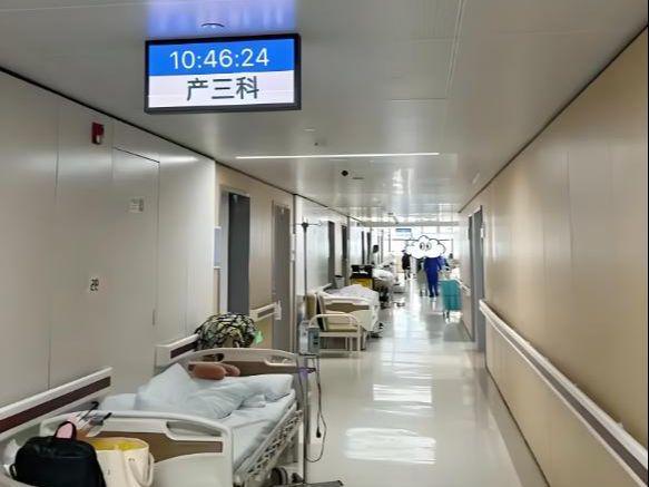 身份曝光老公自杀二婚被赶出门本人回应麻将胡了2试玩网站女子带两娃摆摊后续(图2)