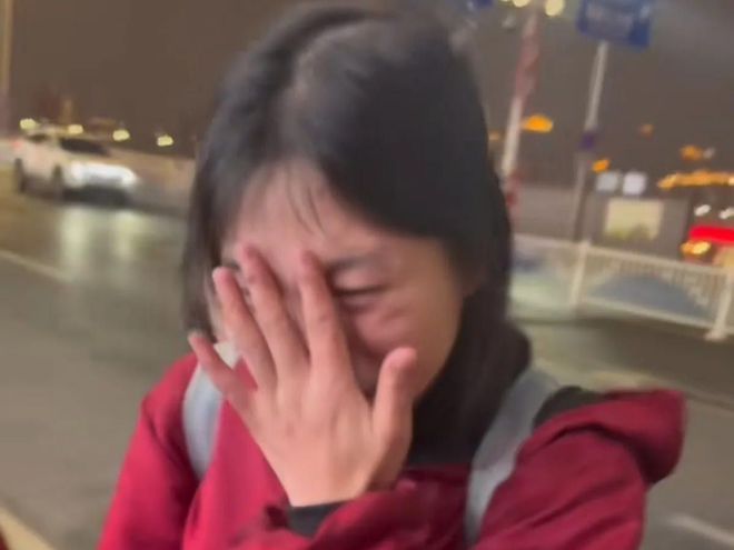 身份曝光老公自杀二婚被赶出门本人回应麻将胡了2试玩网站女子带两娃摆摊后续(图4)