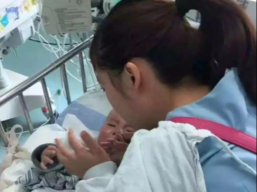 身份曝光老公自杀二婚被赶出门本人回应麻将胡了2试玩网站女子带两娃摆摊后续(图13)
