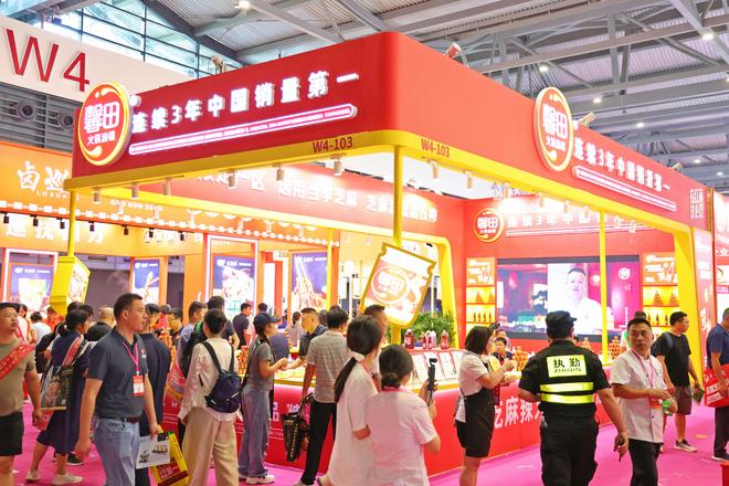 州火锅食材展 以匠心品质引领蘸料新风尚麻将胡了馨田火锅油碟惊艳亮相2025郑(图3)