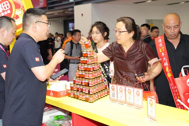 州火锅食材展 以匠心品质引领蘸料新风尚麻将胡了馨田火锅油碟惊艳亮相2025郑(图6)