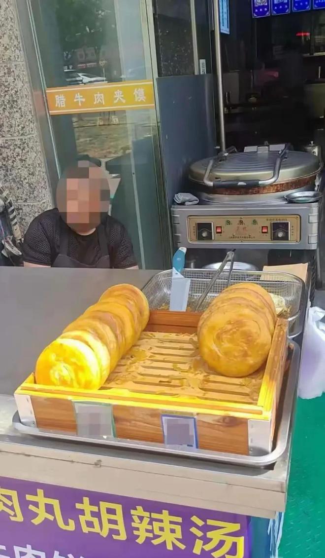 小伙坚持不删介入老板作出回应麻将胡了西安“换饼姐”后续(图4)
